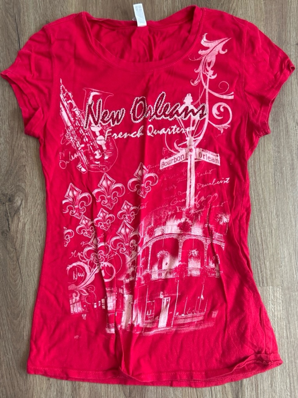New Orleans Red Graphic Women’s Tee